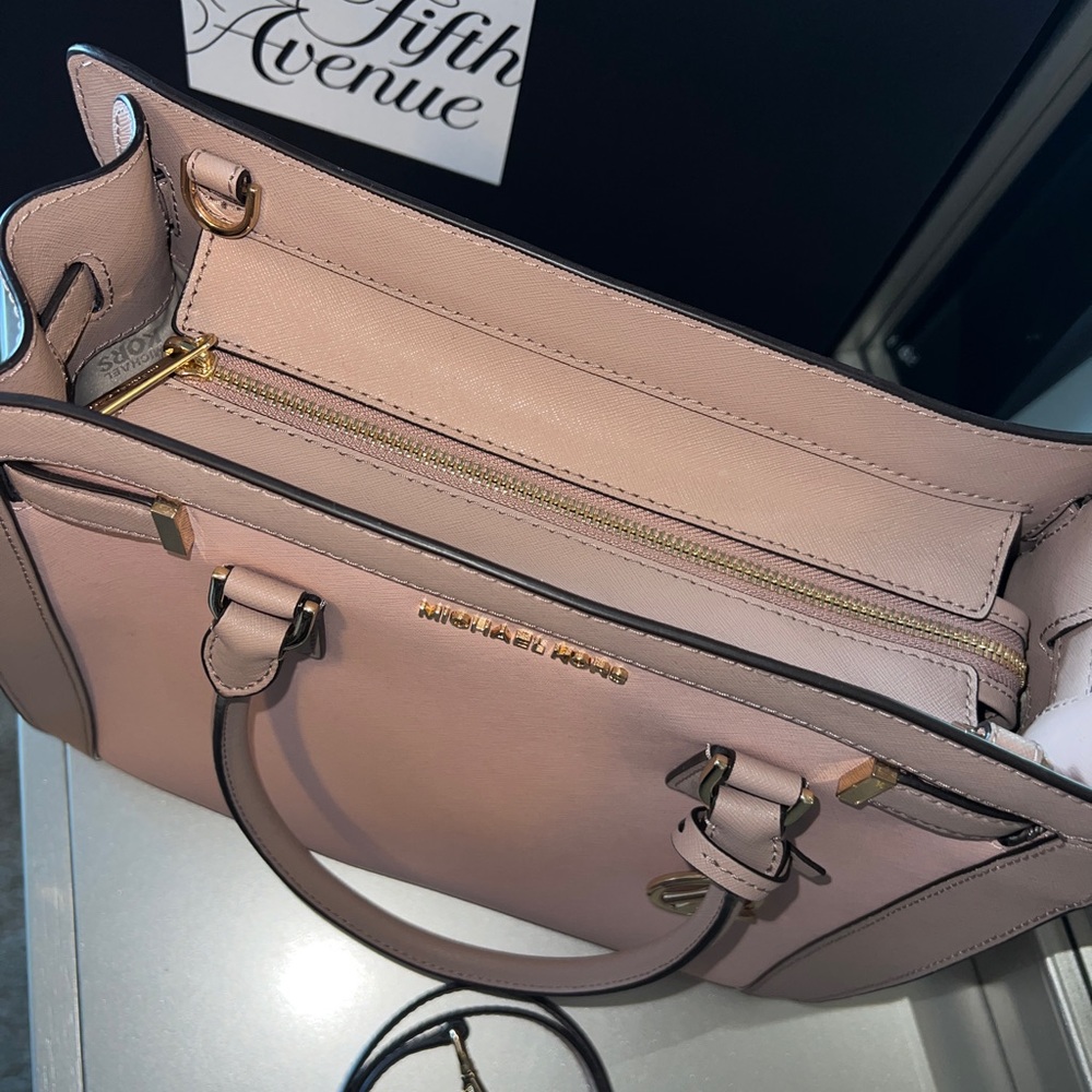 Michael Kors Large Blush Pink Tote - MAKE AN OFFER - Picture 2 of 5